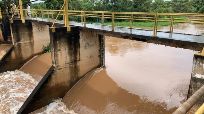 Bombeiros realizam buscas por funcionÃ¡rio da Saneago que desapareceu no Rio Meia Ponte, em GoiÃ¢nia