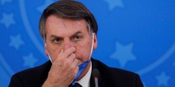 Bolsonaro revoga artigo que suspendia contrato de trabalho por 4 meses