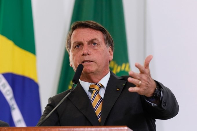 Bolsonaro diz que governo suspendeu compra de seringas atÃ© que preÃ§os 'voltem Ã  normalidade'
