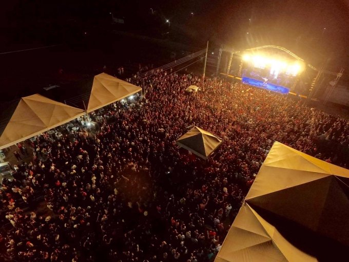 No aniversÃ¡rio de 54 anos de Santa Terezinha, Show de Naiara Azevedo bate record de pÃºblico